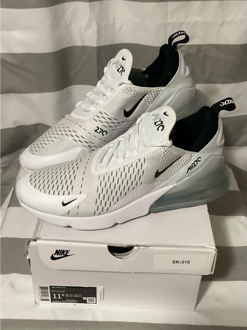 Nike Air Max270 “White-Black” Men’s 11.5/Women’s 13 Brand New w/Damaged Box #105 - Picture 2 of 7